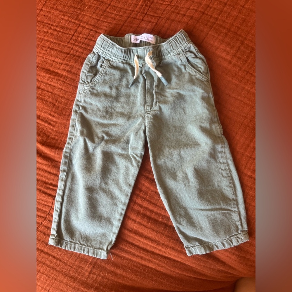 Zara green cargo pull-on pant in size 2